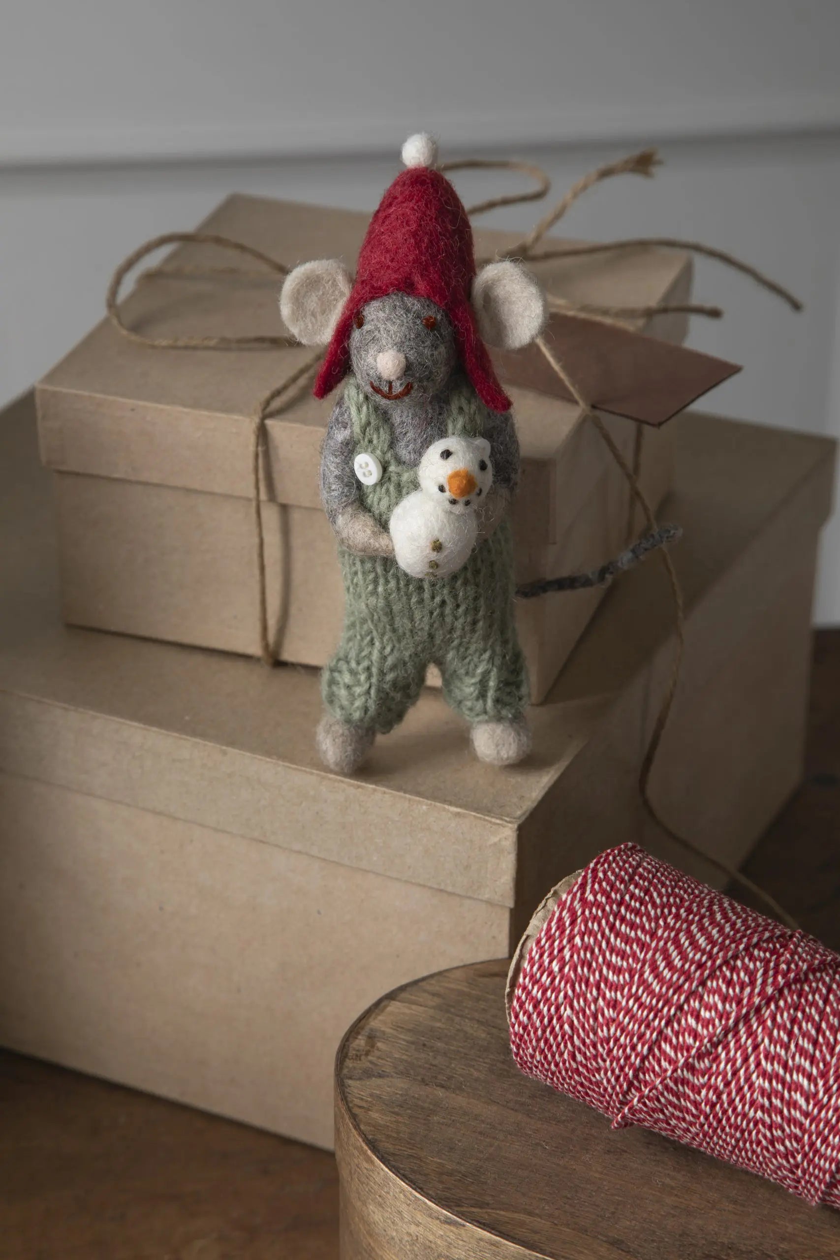 GRY & SIF Small Boy Mouse w/Snowman
