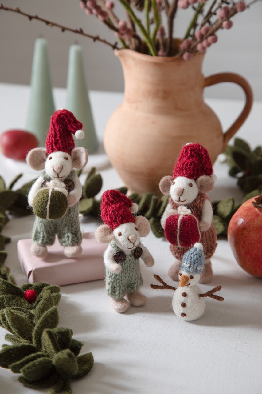 GRY & SIF Small Boy  Mouse w/Pine Green Pants