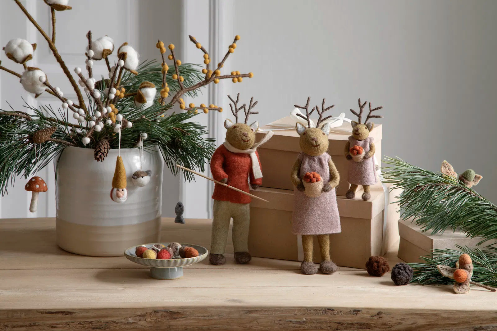 GRY & SIF Small Brown Girly  Deer w/Berries