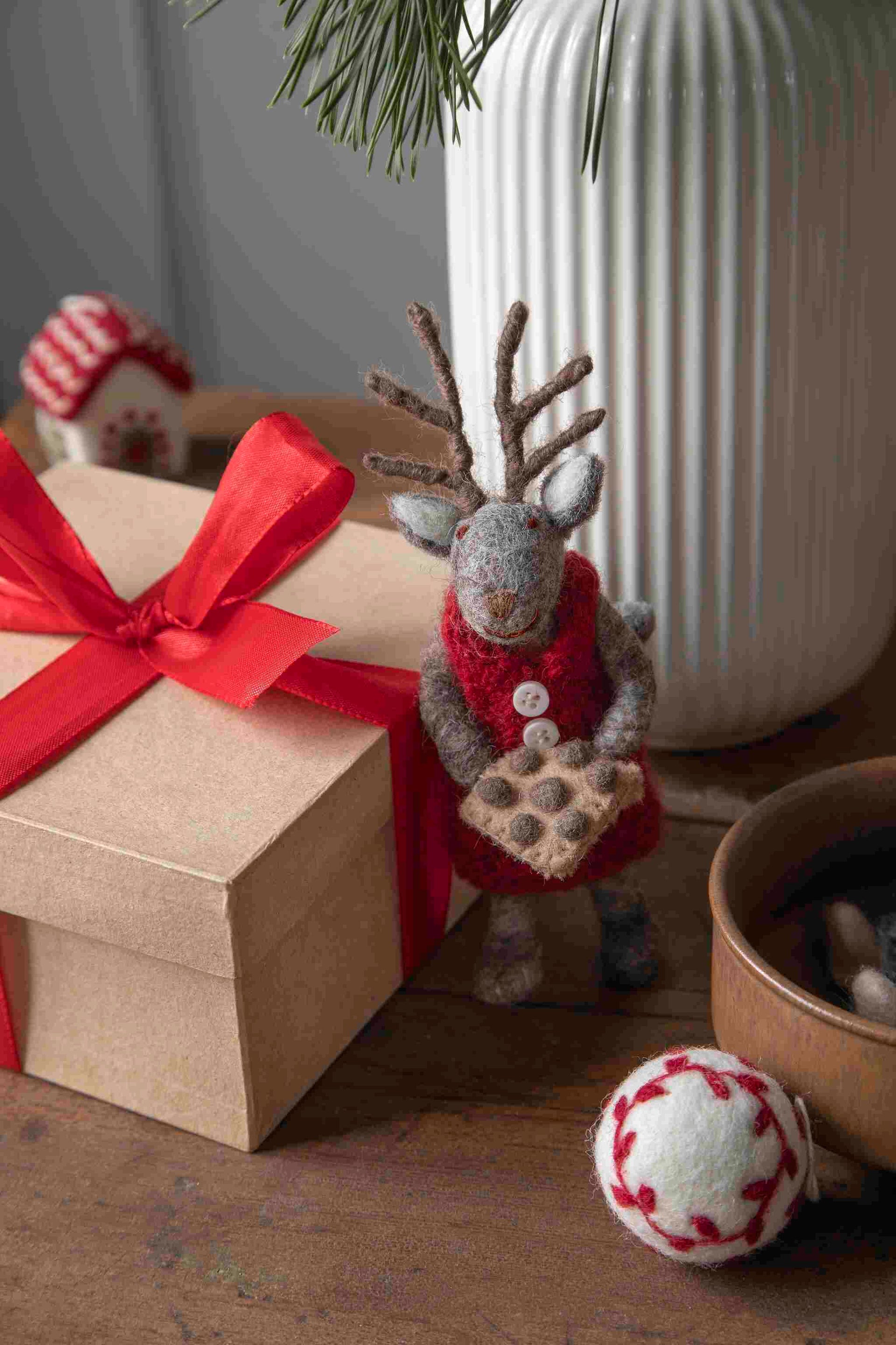 GRY AND SIF Small Girly Deer w/Baking Tray