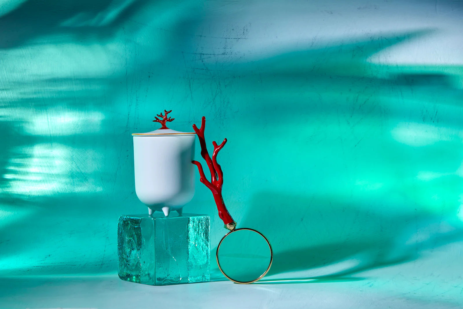 L'OBJET Coral Magnifying Glass