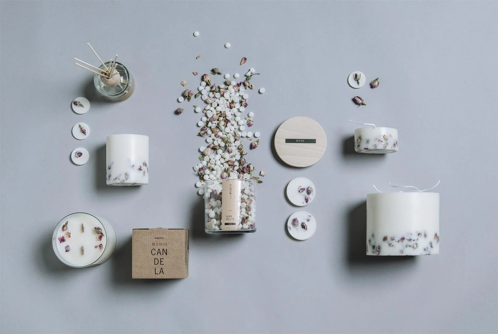 THE MUNIO Rose Soy Wax Candle  |  550 ml