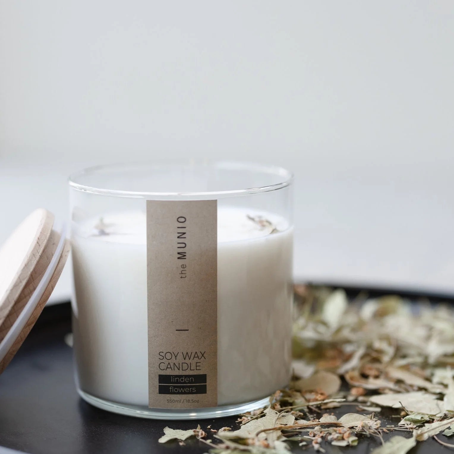 THE MUNIO Linden Flowers Soy Wax Candle | 550 ml