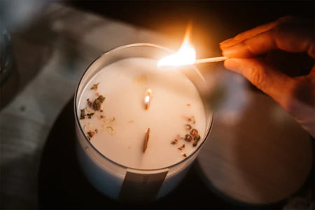 THE MUNIO Apple Blossoms Soy Wax Candle | 550 ml