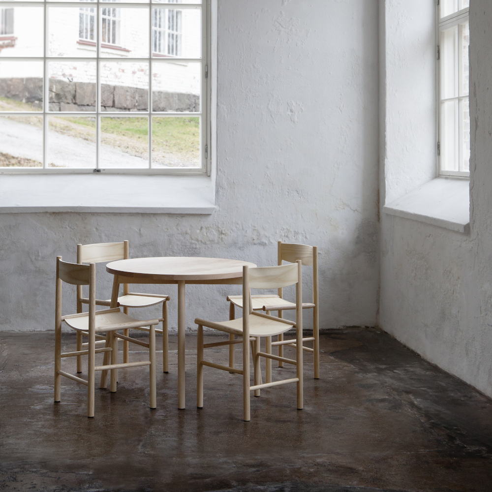 NIKARI Academia  Chair | Ash Lacquer | Showroom Item