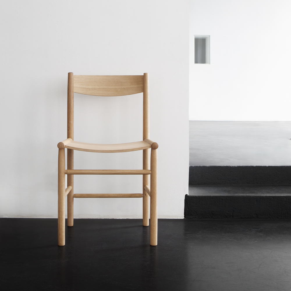 NIKARI Academia  Chair | Ash Lacquer | Showroom Item