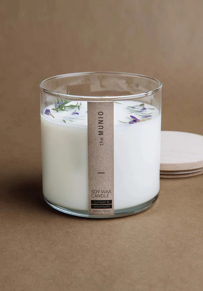 THE MUNIO Juniper & Limonium Soy Wax Candle | 550 ml
