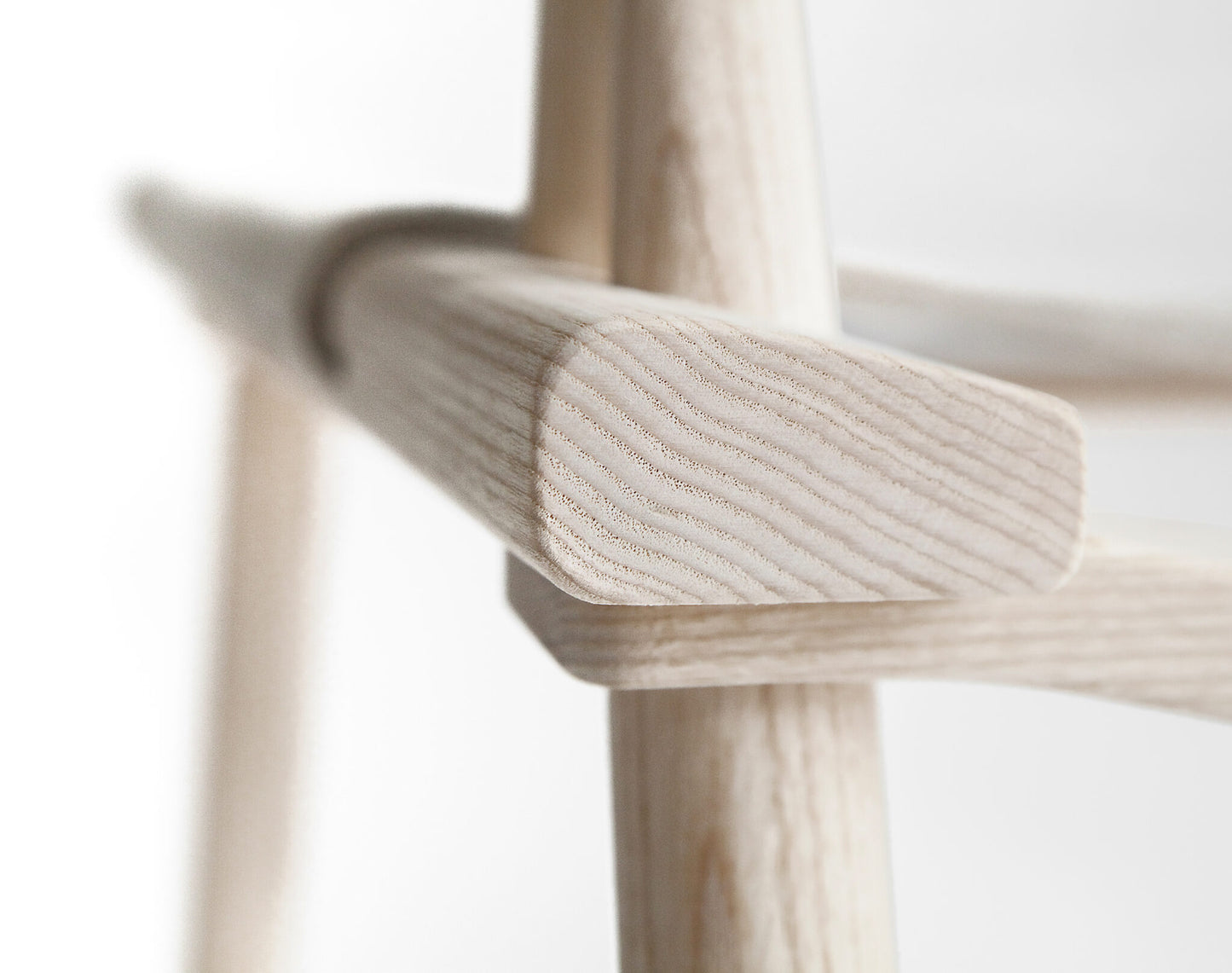 NIKARI December Chair