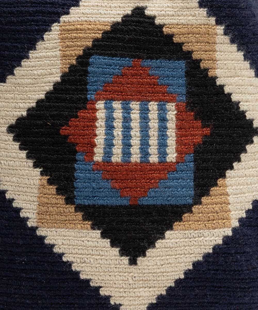 GUANABANA Crossbody Bag M w/short Macrame Handle | Vulture | Navy Blue & Toast