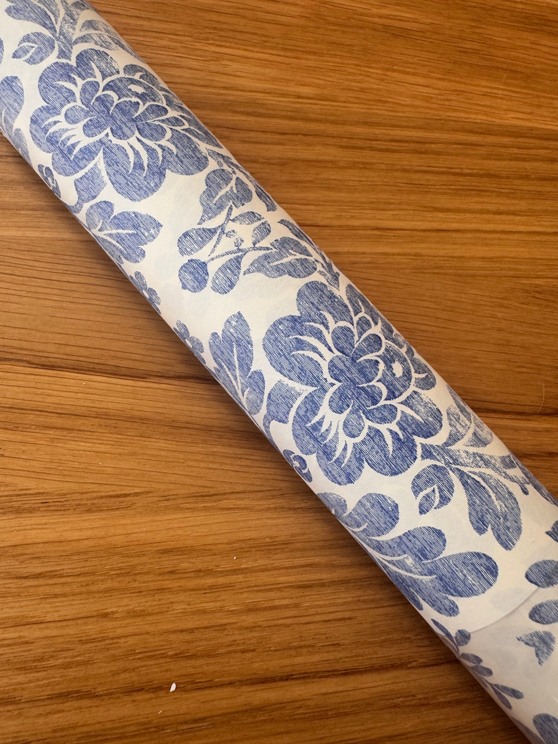 ROSSI 1931  Wrapping Paper | Blue Brocade Floers | 70x100 cm |  Roll 2 sh.