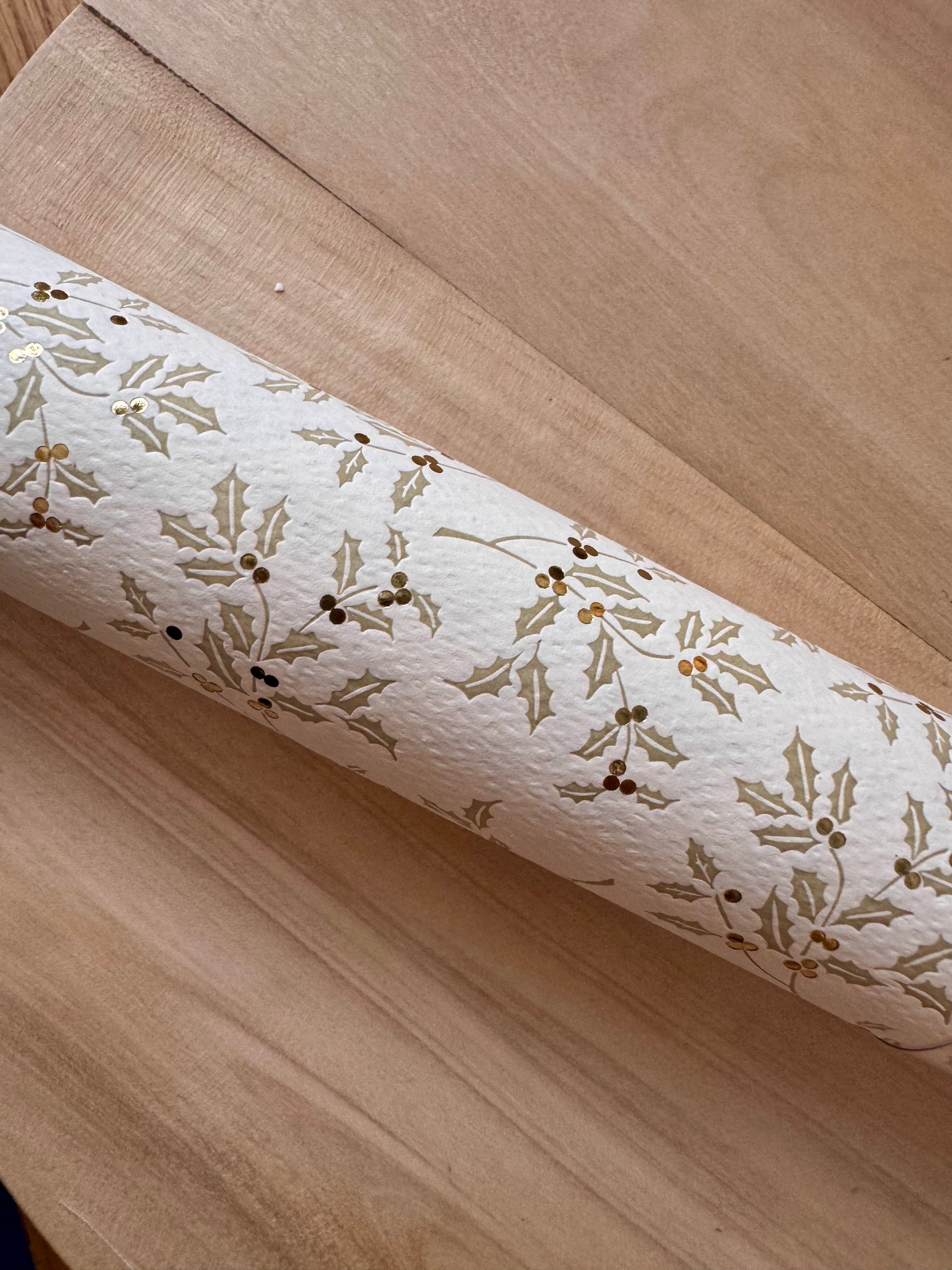 ROSSI 1931 Wrapping Paper | Holly | 50x70 cm | Roll 2 sh.
