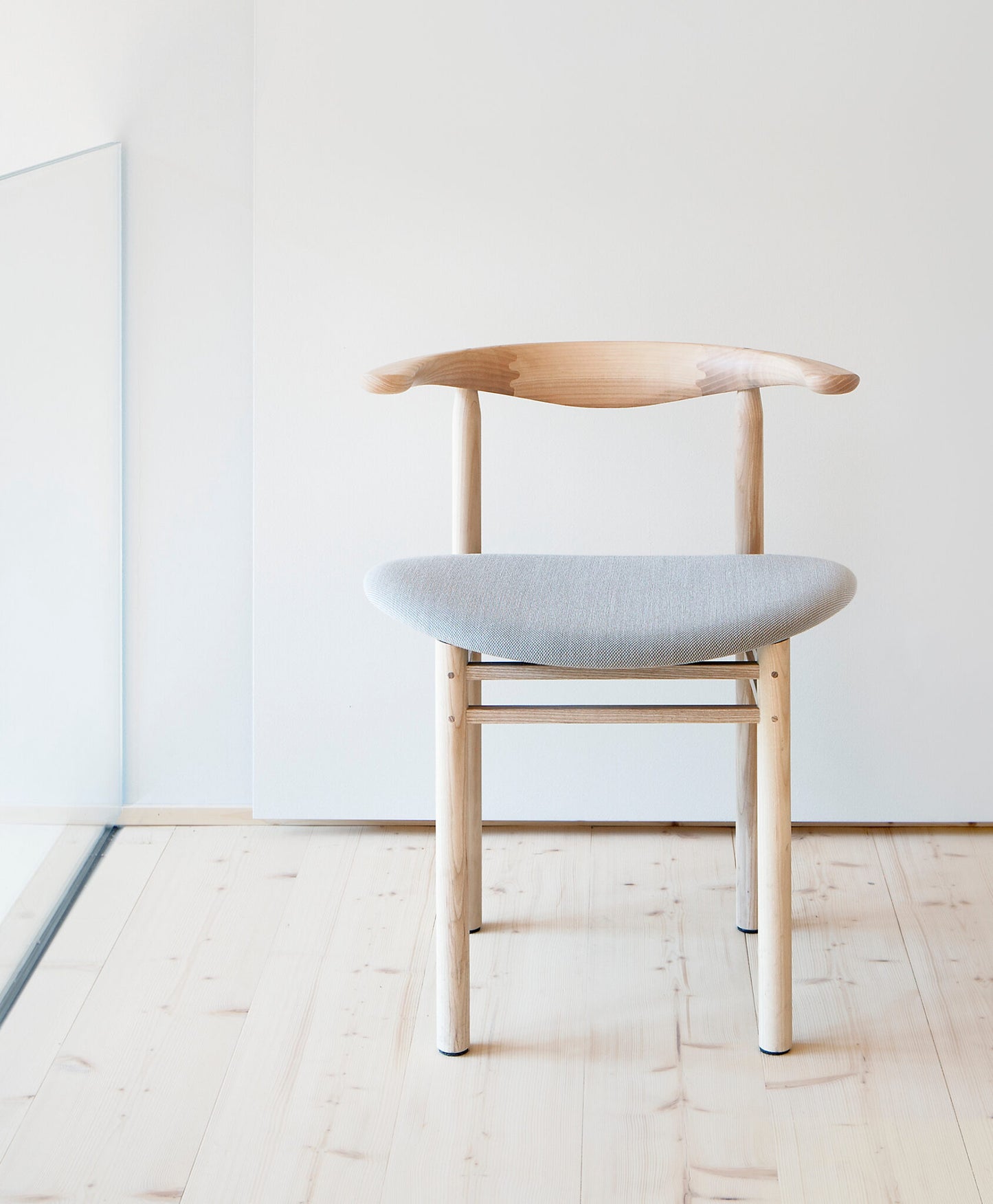 NIKARI Linea RMT3 Chair | Ash with Oak colored stain | Showroom Item