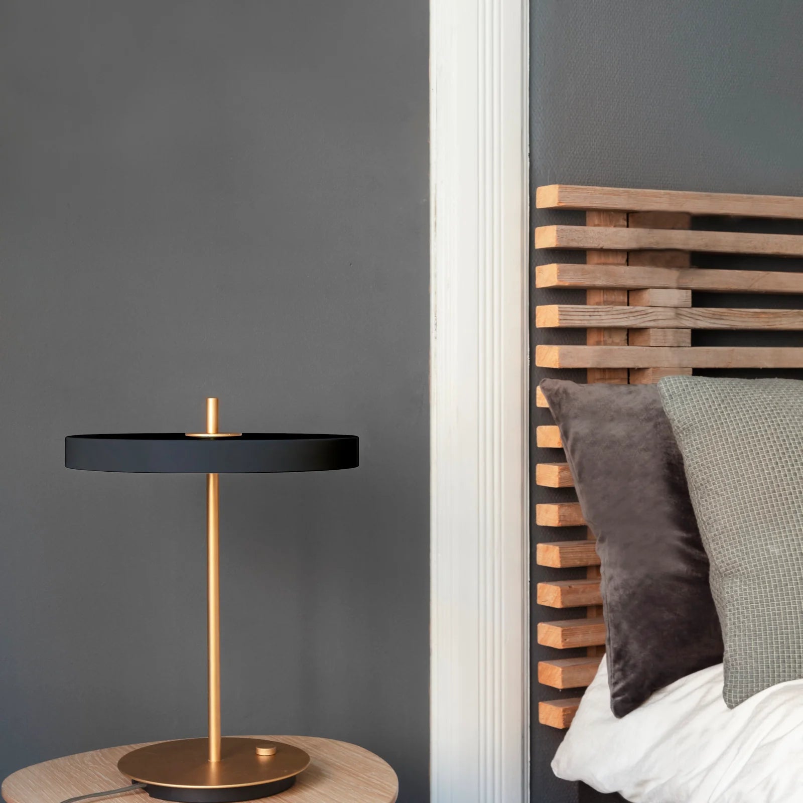 UMAGE Asteria Table Lamp | Αnthracite Grey