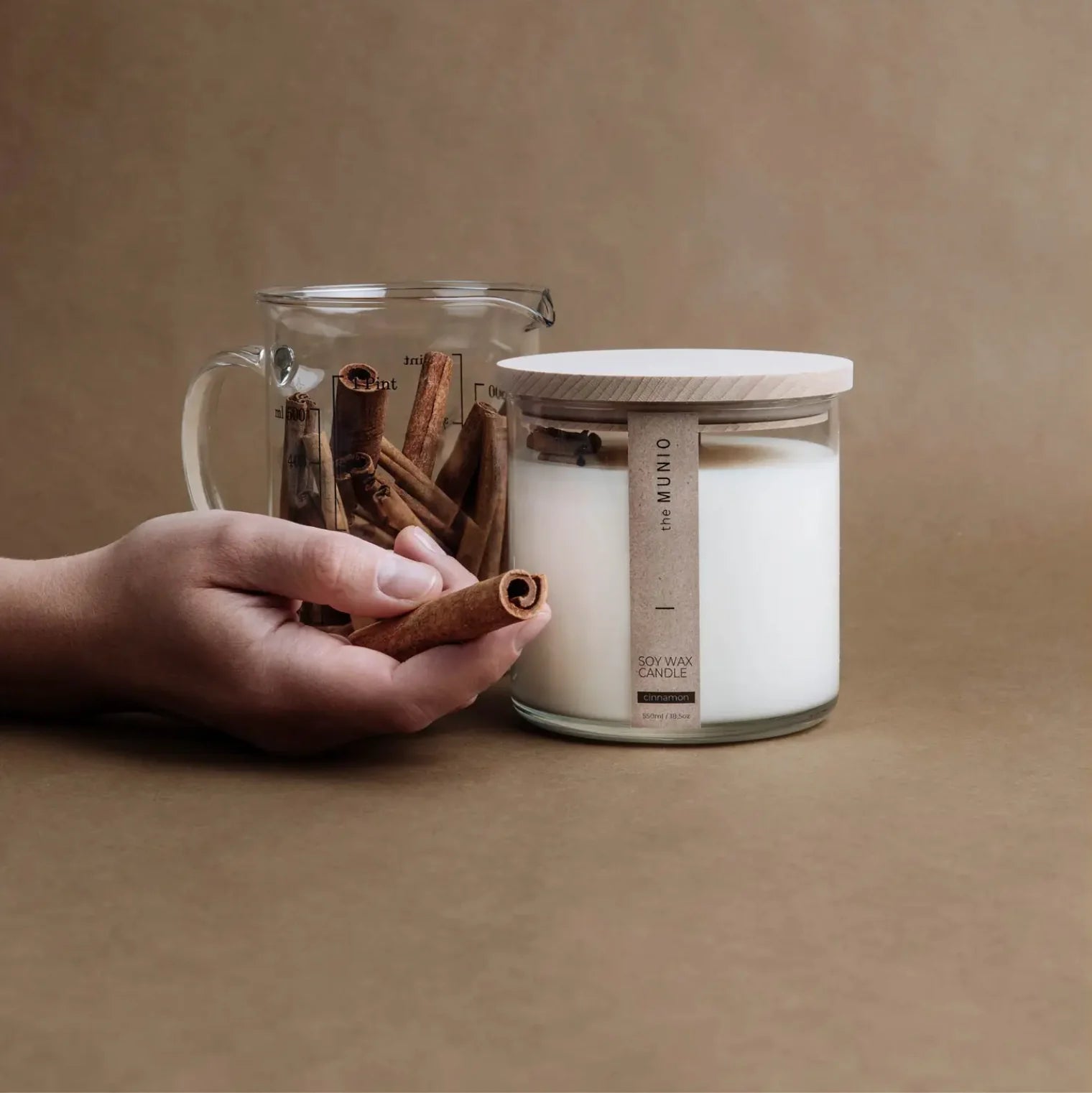 THE MUNIO Cinnamon Soy Wax Candle | 550 ml