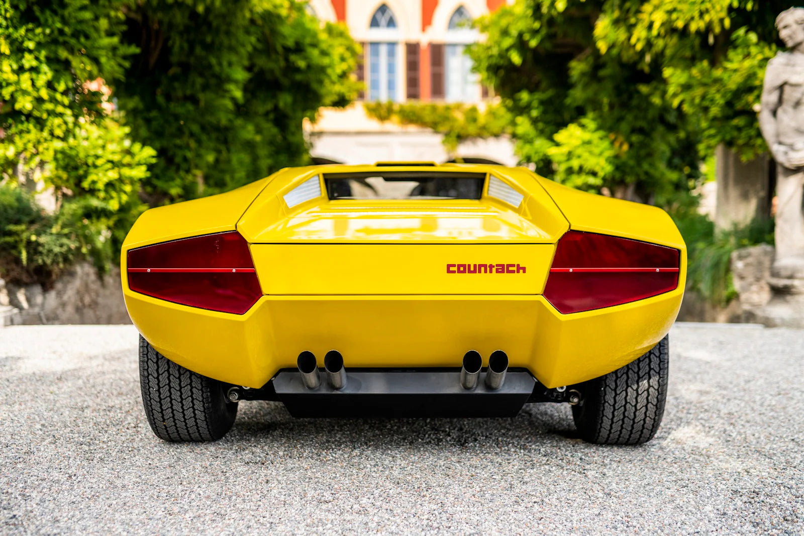 GESTALTEN Drive Different