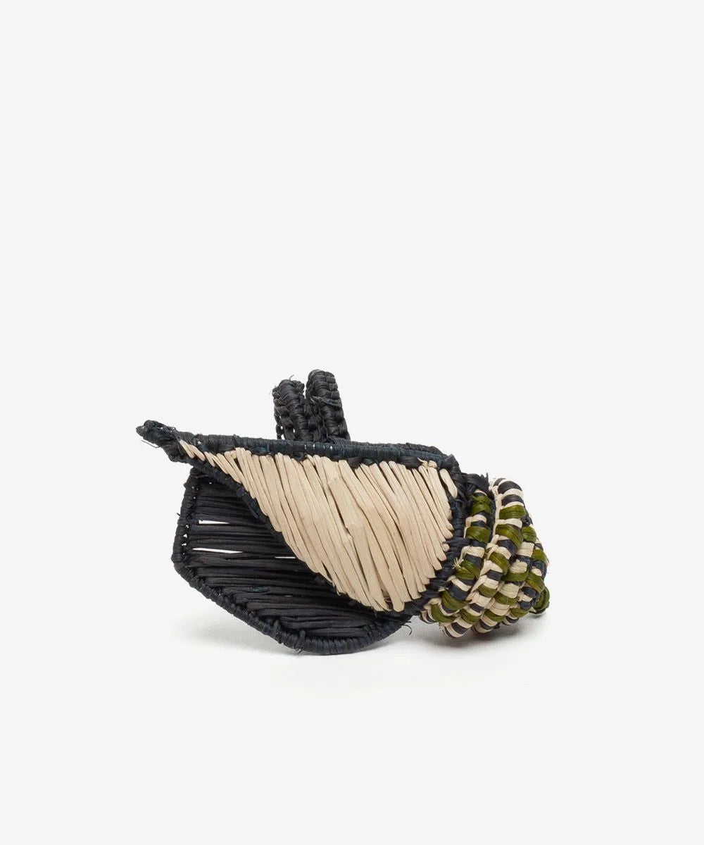 GUANABANA Seashell Napkin Ring | white. Black & Green