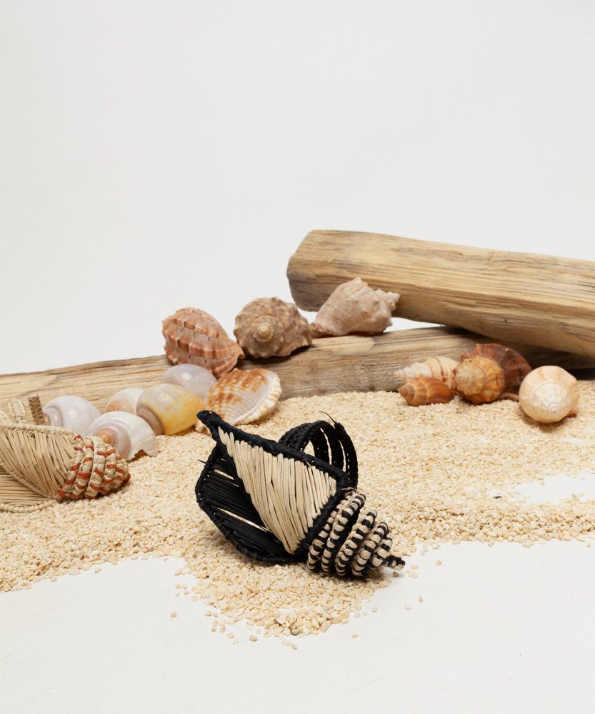 GUANABANA Napkin Ring  Seashell | White & Black