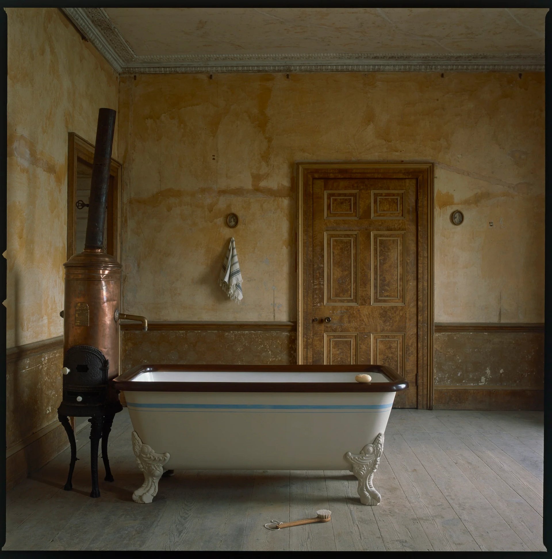 GESTALTEN New Romance