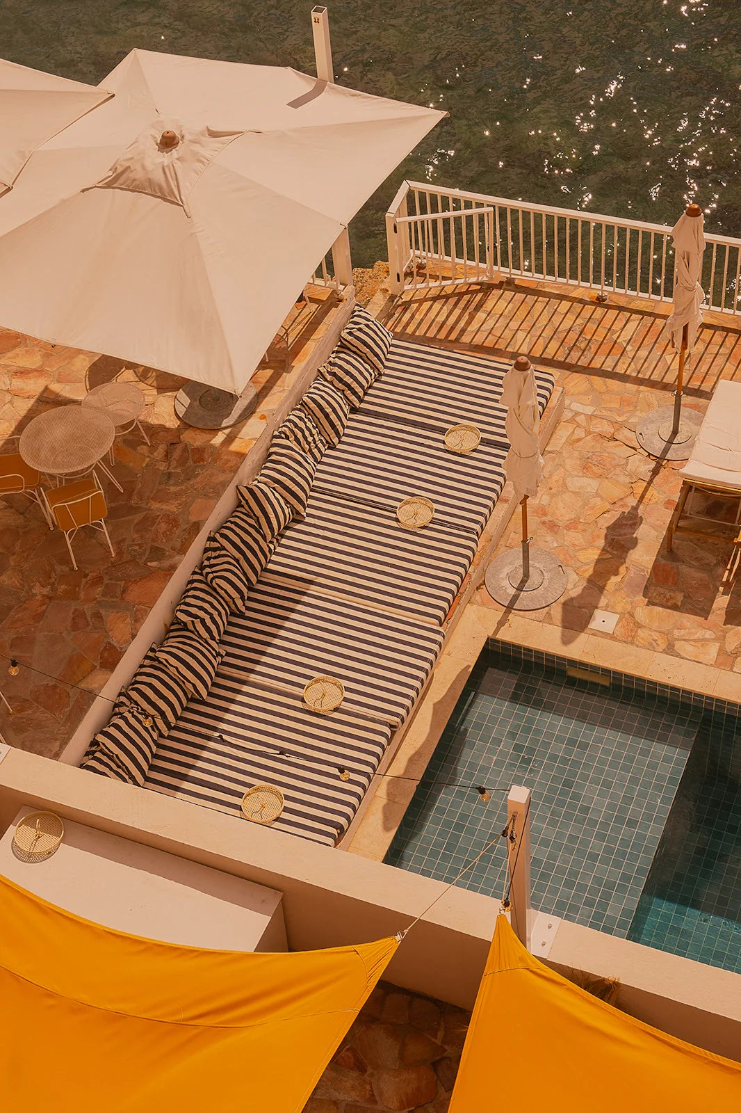 TENEUES Grand Tour Provence