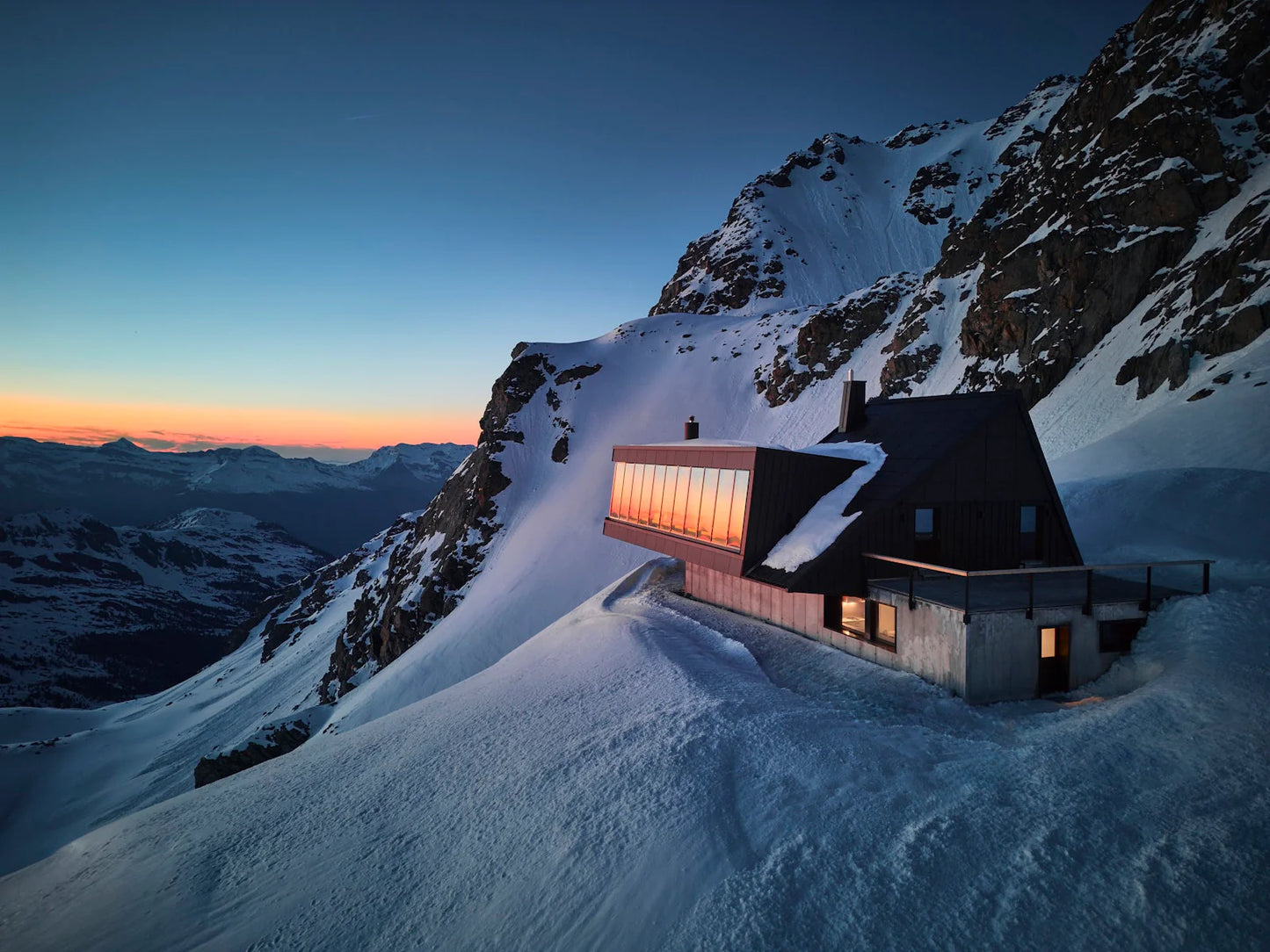 GESTALTEN Alpine Refuges