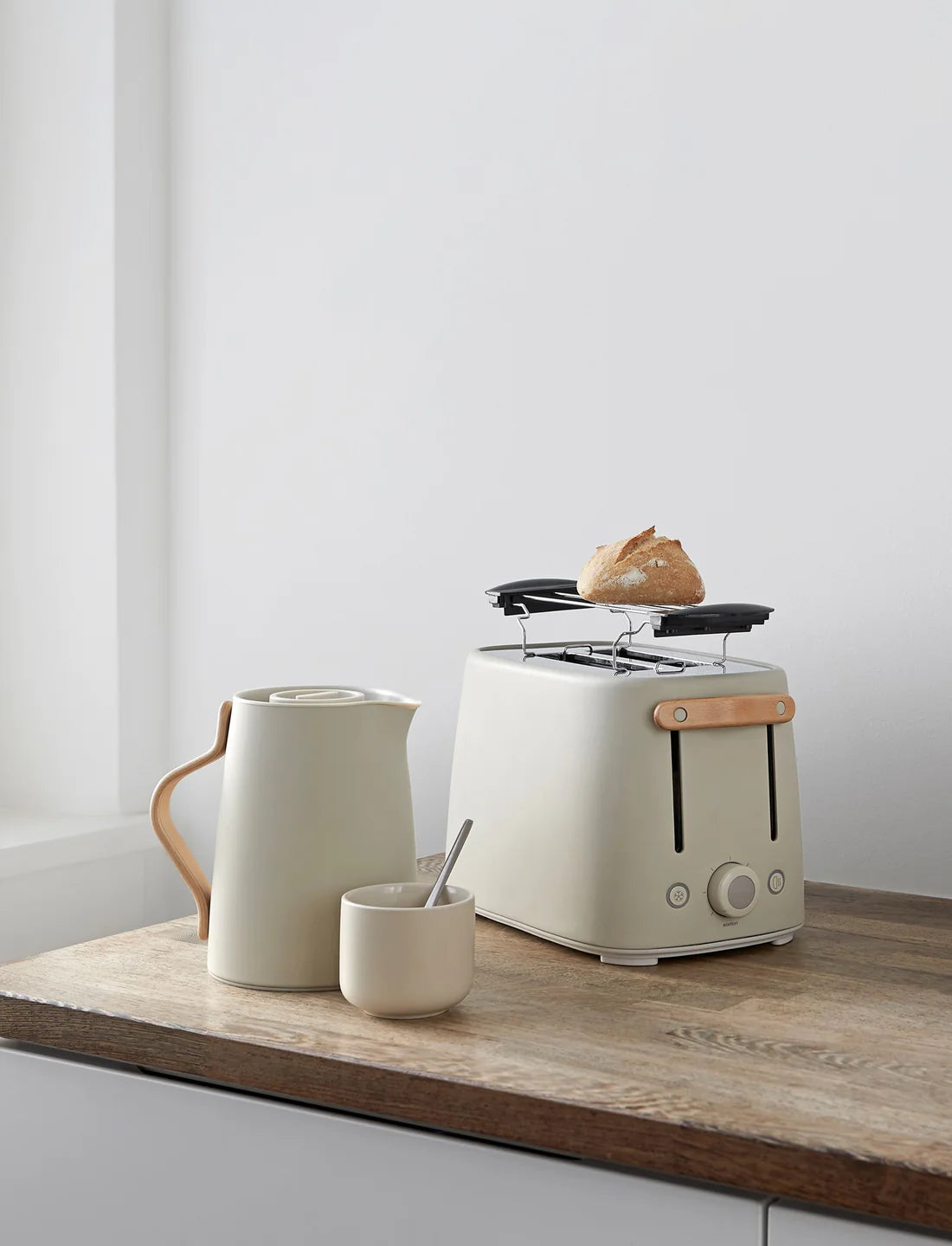 STELTON Emma Vacuum Jug for Tea | 1L | Sand